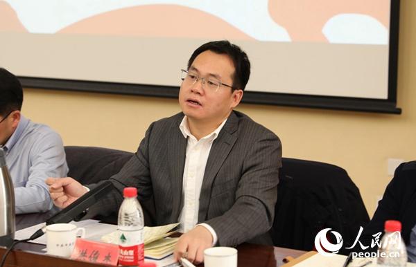 对外经贸大学国际经济贸易学院院长、教授洪俊杰在论坛上发言 （贾文婷 摄）