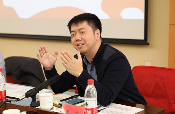 中国人民大学重阳金融研究院执行院长、教授王文在论坛上发言 （贾文婷 摄） 