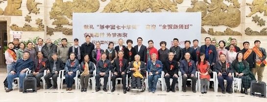 残疾剪纸艺术家阎铁鲁艺术剪纸展在山东文化馆举办