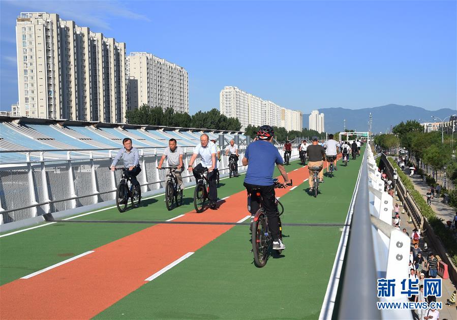 （社会）（1）北京首条自行车专用路激进