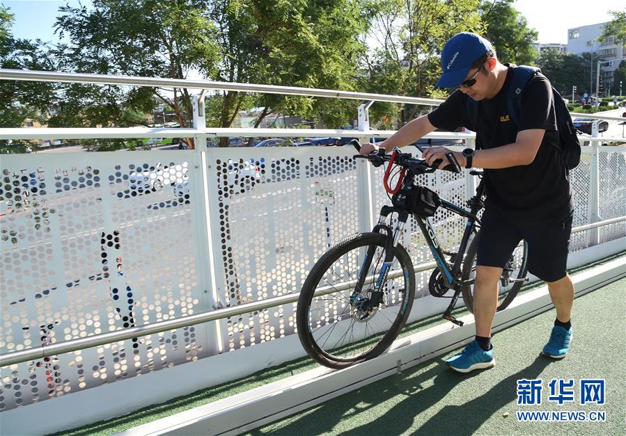 （社会）（3）北京首条自行车专用路激进