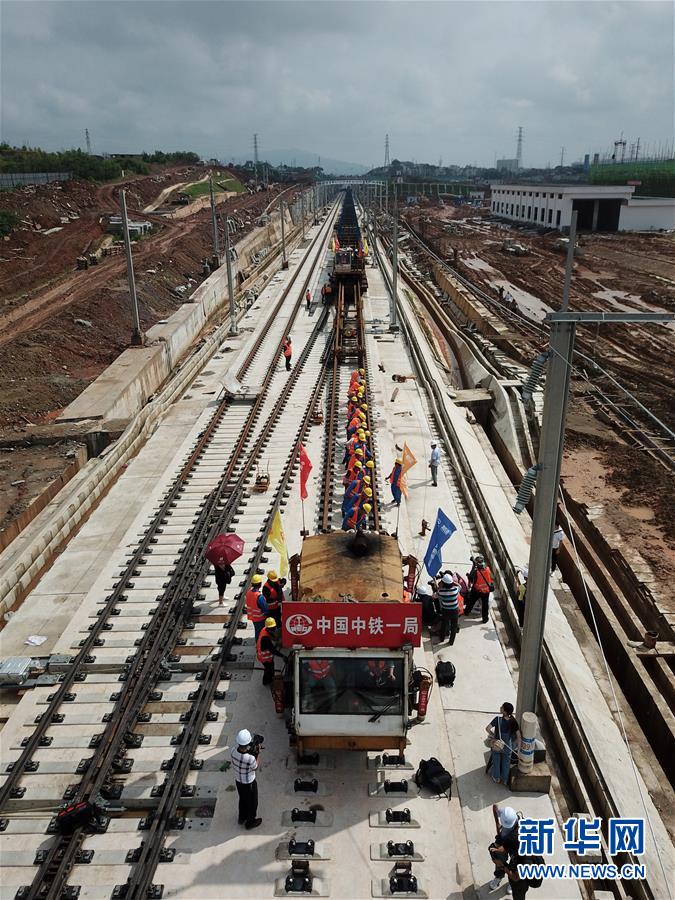 （图文互动）（4）昌赣高铁全线铺轨贯串 赣南不久将进入高铁时期