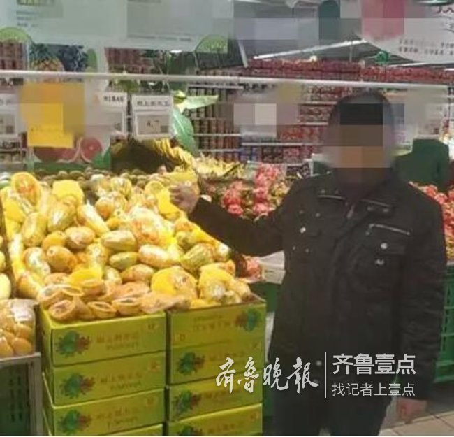 烟台一女子竟到超市变“花着”,买完瓜果换标签被行拘