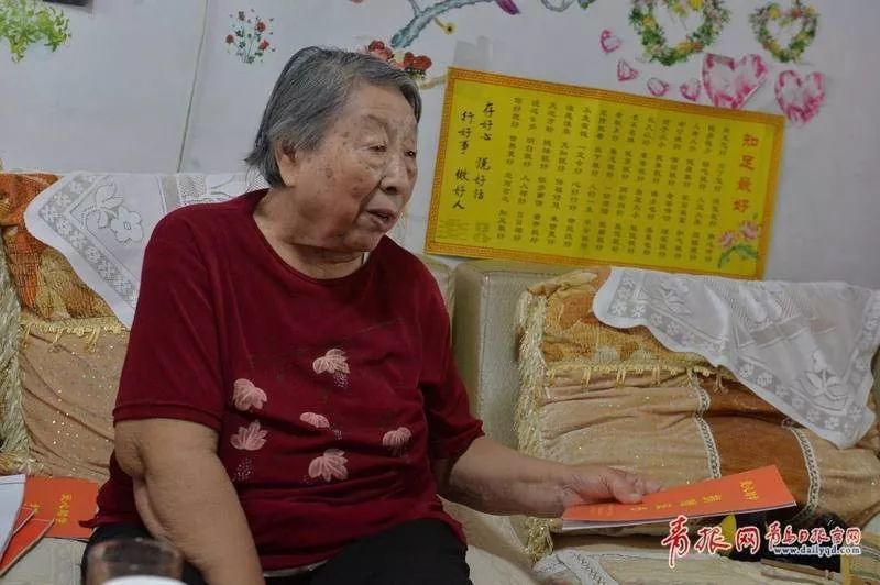 这件事，青岛88岁老人坚持了25年，感动有数青岛人……