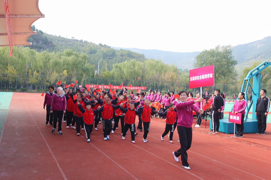 让少年儿童茁壮成长——济南市儿童福利院举办亲子运动会