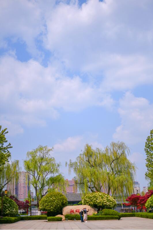 济南：春雨过后蓝天白云颜值高