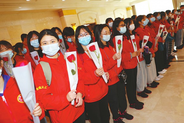 101位泉城义工自湘西载誉归来 3年间已经有8批400余名泉城义工奔赴湘西