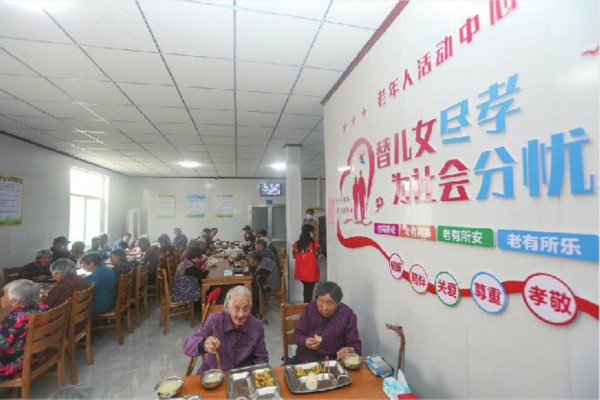 历城王家坡村落专为70岁以上老人效率的食堂 一块钱吃饱吃好
