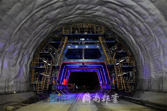 济莱高铁全线首座3公里以上长隧道贯串